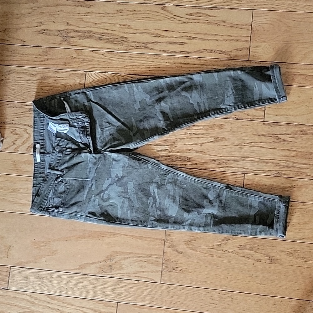 Camo Levi's